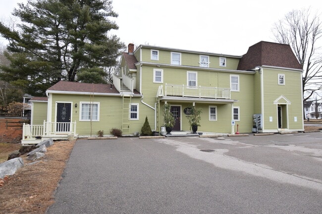 159 Main St in Chester, CT - Building Photo - Building Photo