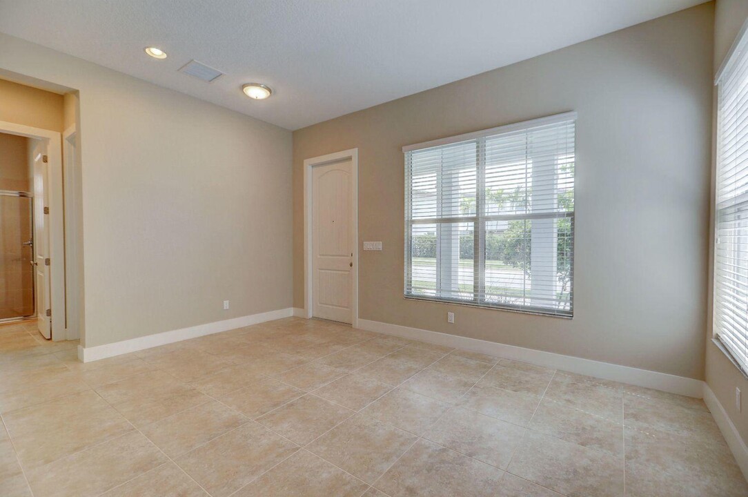 1079 Faulkner Ter in Palm Beach Gardens, FL - Building Photo