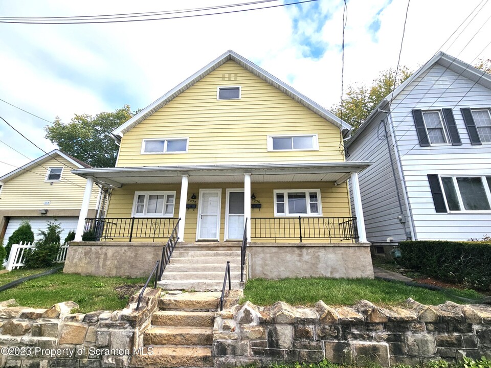 2030 Washburn St in Scranton, PA - Building Photo