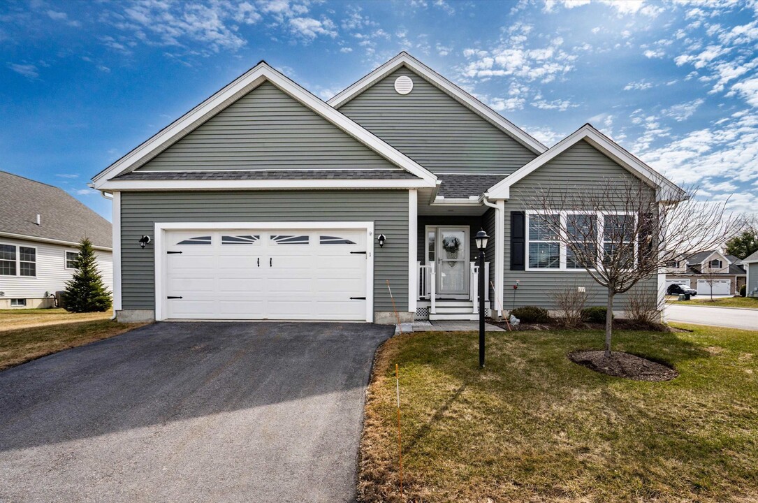 1 Mulberry Ln in Hooksett, NH - Building Photo