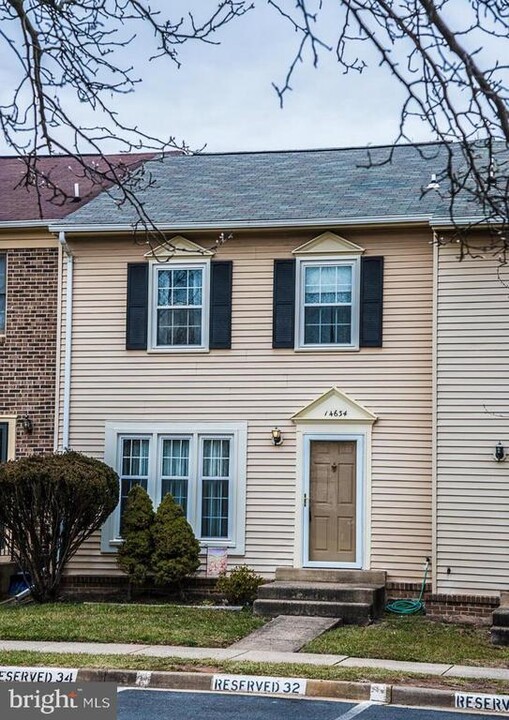 14634 Stone Range Dr in Centreville, VA - Building Photo