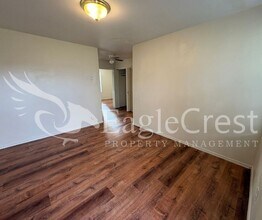 706 S College Ave in College Place, WA - Building Photo - Building Photo