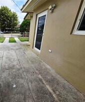 9301 SW 37th St in Miami, FL - Building Photo