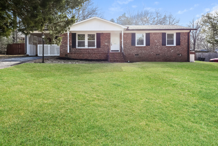 106 Ginger Ln in Easley, SC - Building Photo