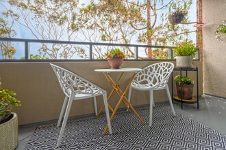 Los Arboles Apartments in Del Mar, CA - Foto de edificio - Interior Photo