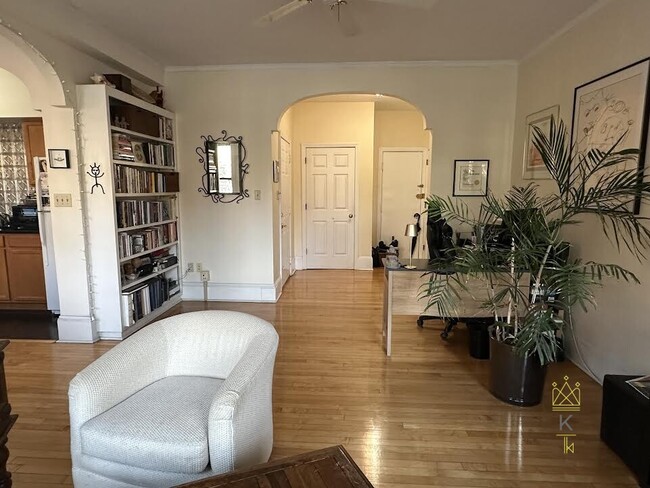 1100 Beacon St, Unit 2D in Brookline, MA - Building Photo - Building Photo