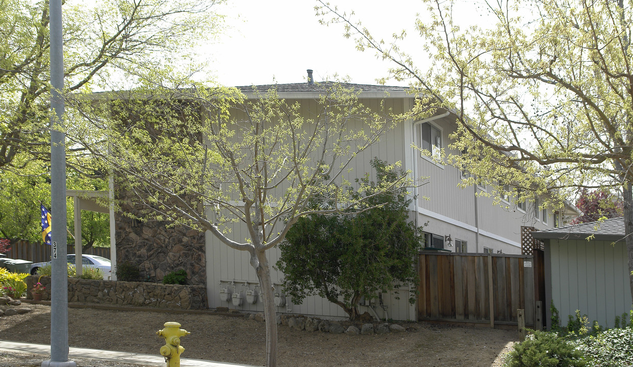 1127 Kottinger Dr in Pleasanton, CA - Building Photo