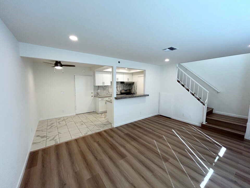 915 Carob Way in Montebello, CA - Building Photo