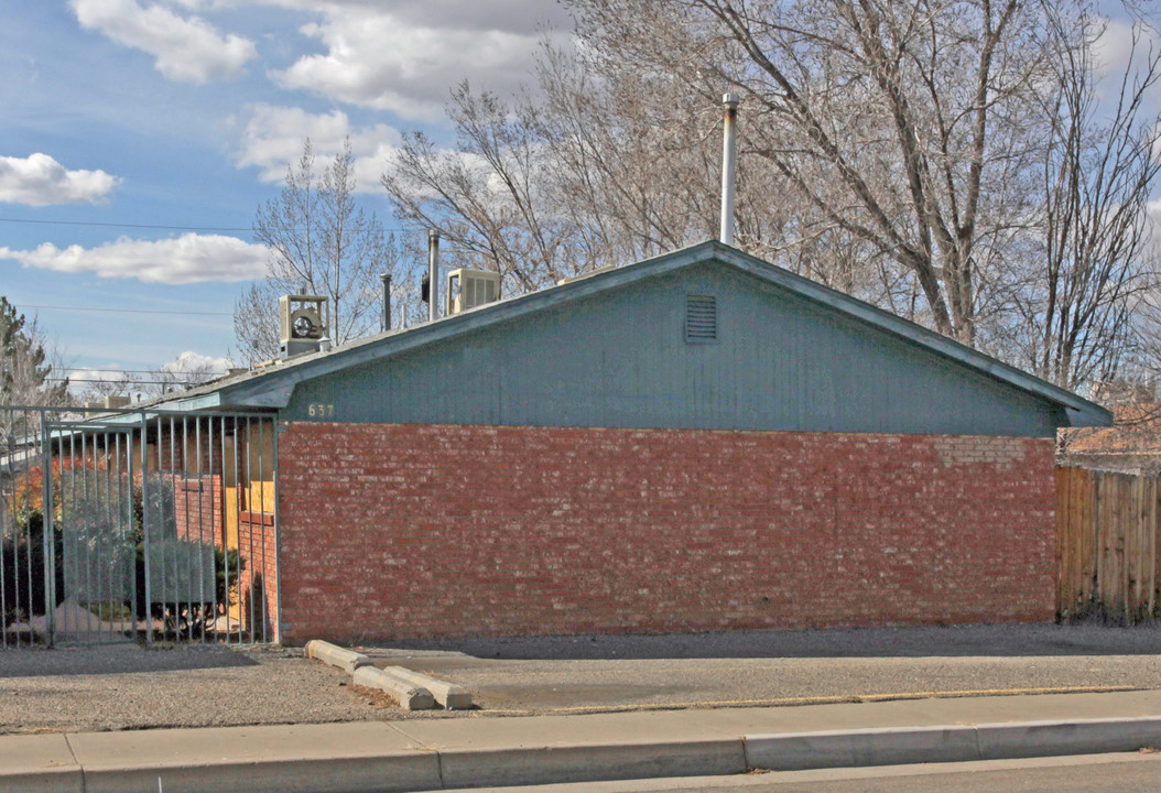 637-645 Charleston SE in Albuquerque, NM - Building Photo