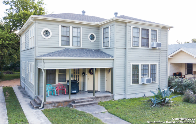 2020 W Woodlawn Ave in San Antonio, TX - Building Photo