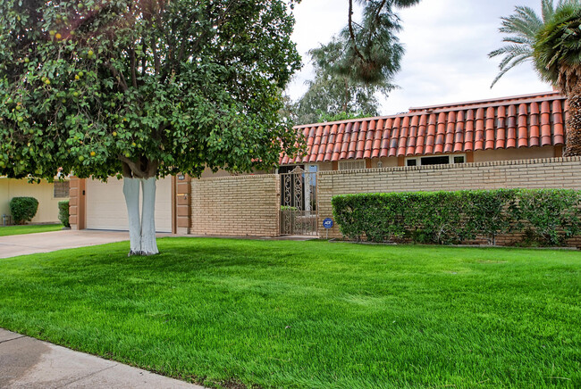 13812 N Crown Point in Sun City, AZ - Foto de edificio - Building Photo