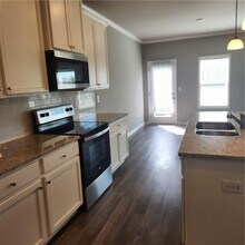5056 Silver Fox Trl in Oakwood, GA - Foto de edificio - Building Photo