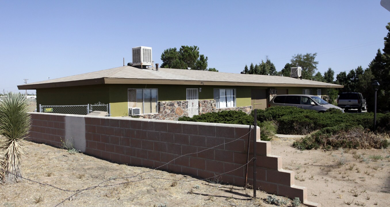 8976-8978 E St in Hesperia, CA - Building Photo