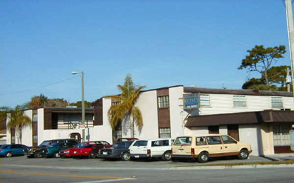 Canterbury Apartments in Tampa, FL - Building Photo