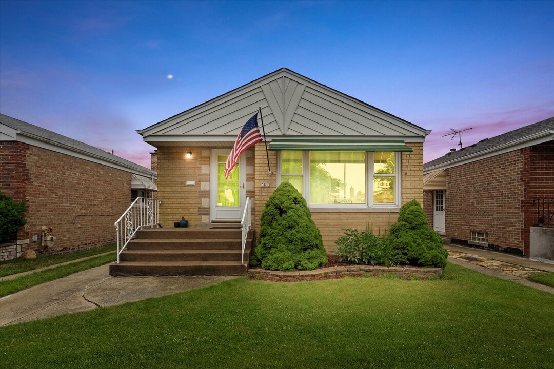 5139 S Narragansett Ave in Chicago, IL - Building Photo