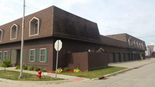 425 McClellan St in Tama, IA - Building Photo - Building Photo