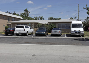 295-395 SW 15th St in Pompano Beach, FL - Foto de edificio - Building Photo