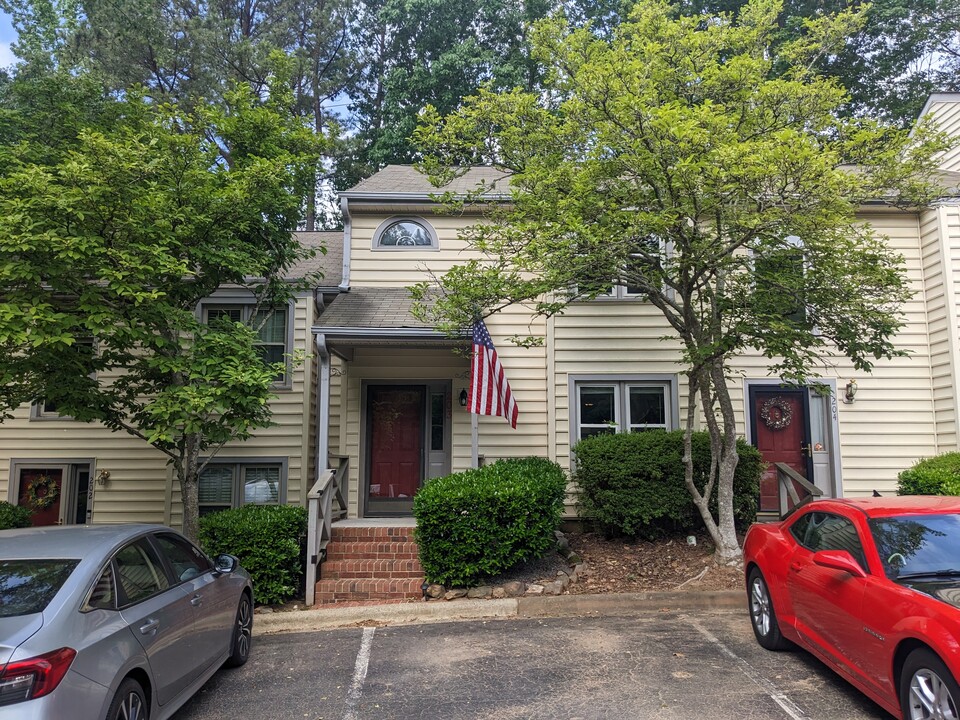 203 Oak Hollow Ct in Raleigh, NC - Building Photo