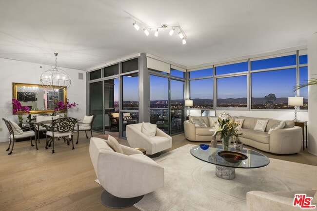 property at 13650 Marina Pointe Dr