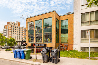 5693-5701 De La Côte-Des-Neiges Ch in Montréal, QC - Building Photo - Building Photo