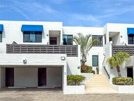 724 Bayport Wy, Unit 724 in Longboat Key, FL - Building Photo