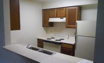 1200 Rays Dr in Bryan, OH - Foto de edificio - Building Photo