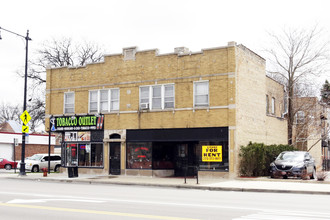 5903 W Irving Park Rd in Chicago, IL - Foto de edificio - Building Photo