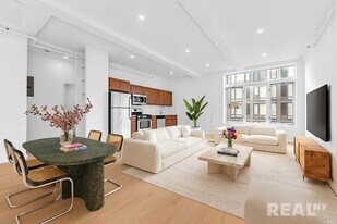 97 Grand St in Brooklyn, NY - Building Photo