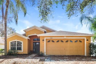 3304 Pin Oak Ln in Tampa, FL - Building Photo