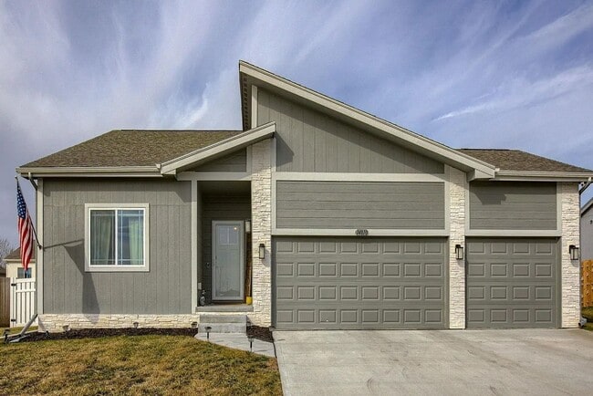 14810 S 19th St in Bellevue, NE - Building Photo - Building Photo