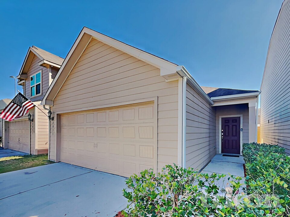 2055 Sweet Lilac Dr in Houston, TX - Foto de edificio