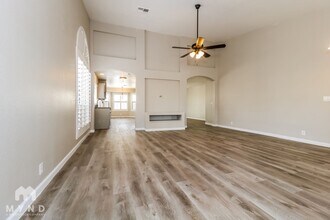 24027 N 40th Dr in Glendale, AZ - Foto de edificio - Building Photo