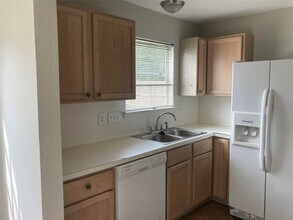 10914 Spruce Dr N in La Porte, TX - Building Photo - Building Photo