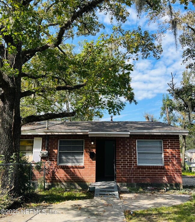 property at 3638 Lionell St