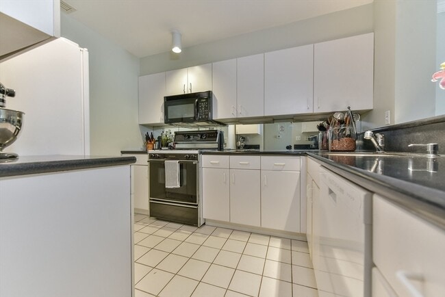 4 Canal Park, Unit 405R
