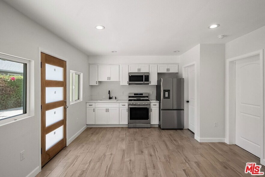2231 Laverna Ave, Unit 2231 1/2 in Los Angeles, CA - Building Photo
