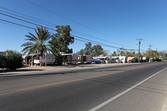 Columbus MHP in Tucson, AZ - Building Photo - Building Photo