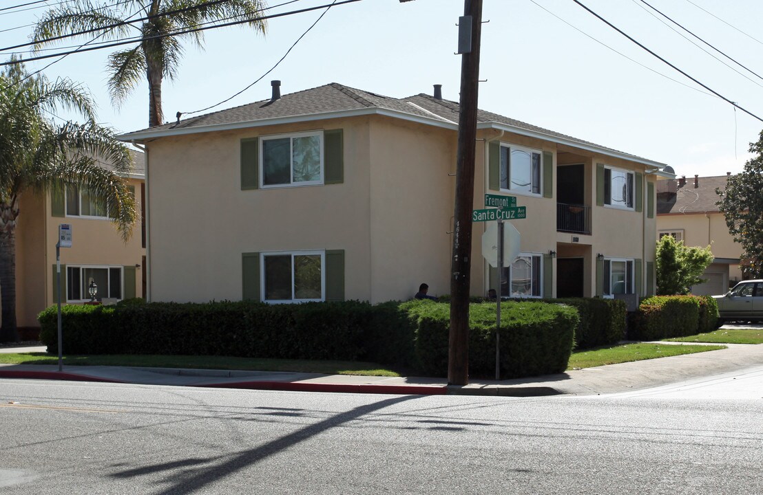 1080 Fremont St in Menlo Park, CA - Building Photo