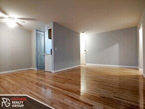 502 W Briar Pl, Unit #510-505 in Chicago, IL - Building Photo - Building Photo