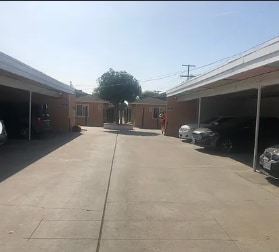 4870 Abbott Rd in Lynwood, CA - Foto de edificio - Building Photo