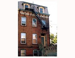 81 Chambers St in Newburgh, NY - Building Photo