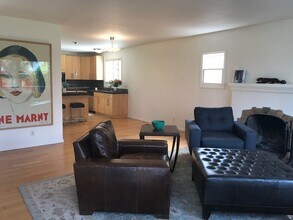 447 Scenic Dr, Unit 447 Scenic Dr in Santa Barbara, CA - Foto de edificio - Building Photo