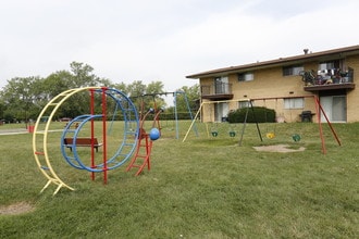 Briarwood Apartments in Waukegan, IL - Foto de edificio - Other