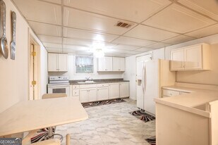 5083 Chestnut Forest Ct in Atlanta, GA - Building Photo