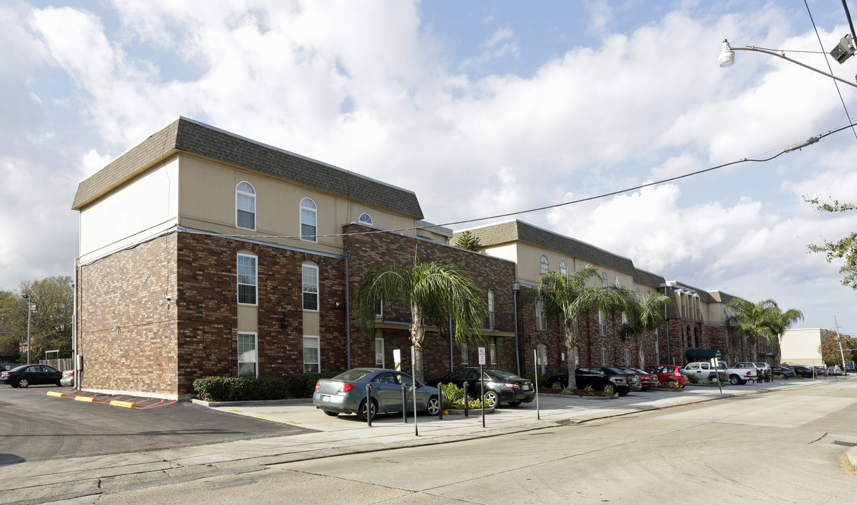 Yorkshire Court Condominums in Metairie, LA - Building Photo