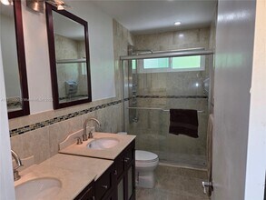 10220 SW 105th St in Miami, FL - Building Photo - Building Photo