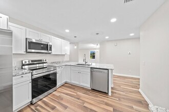2326 Madrid Ave SE in Palm Bay, FL - Building Photo - Building Photo