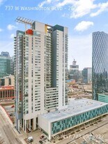 737 W Washington Blvd in Chicago, IL - Building Photo