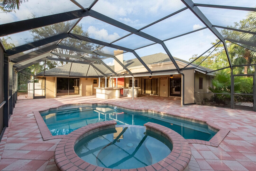 1559 Grantham Dr in Wellington, FL - Building Photo