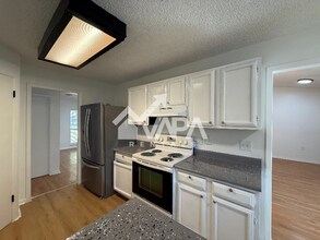 10123 Vigilante Trail in Converse, TX - Foto de edificio - Building Photo